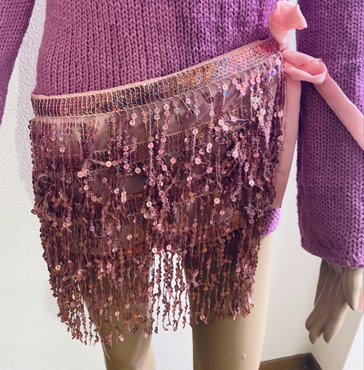 Maglioni & Felpe: Lila Pullover mit Pailletten Fransen-Gürtel , neu! – Nuovo e nell'imballaggio originale da Au ZH venduto da Jaggy4 2