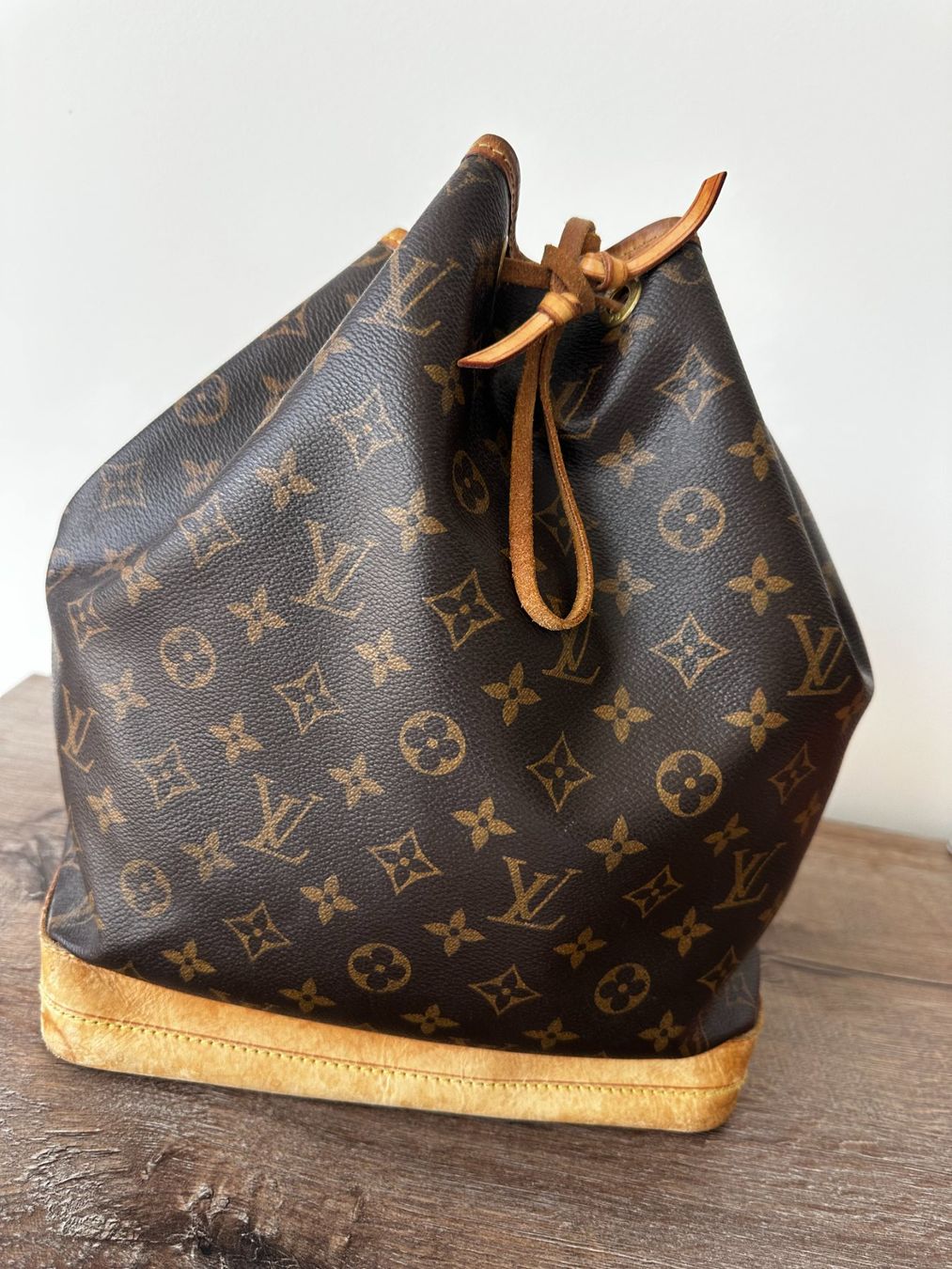 Taschen für Damen: Original Louis Vuitton Noé Monogram – Beuteltasche – Gebraucht aus Mühlethal von sarah-davide