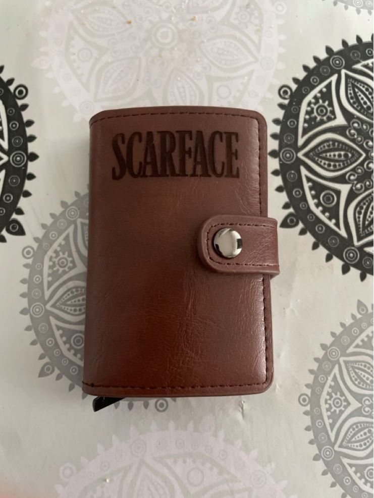 Altro in  Abbigliamento & Accessori: Cardholder Scarface – Nuovo (secondo la descrizione) da thun venduto da CrackNorris