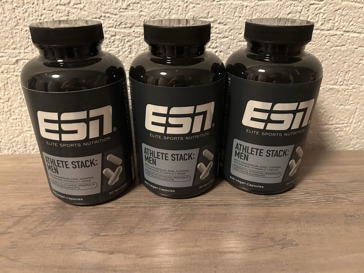 Esn Cibi & Specialità: ESN Athlete Stack Men 3er Set Vitamine Neu OVP – Nuovo e nell'imballaggio originale da Wettswil venduto da mwo_dh8j