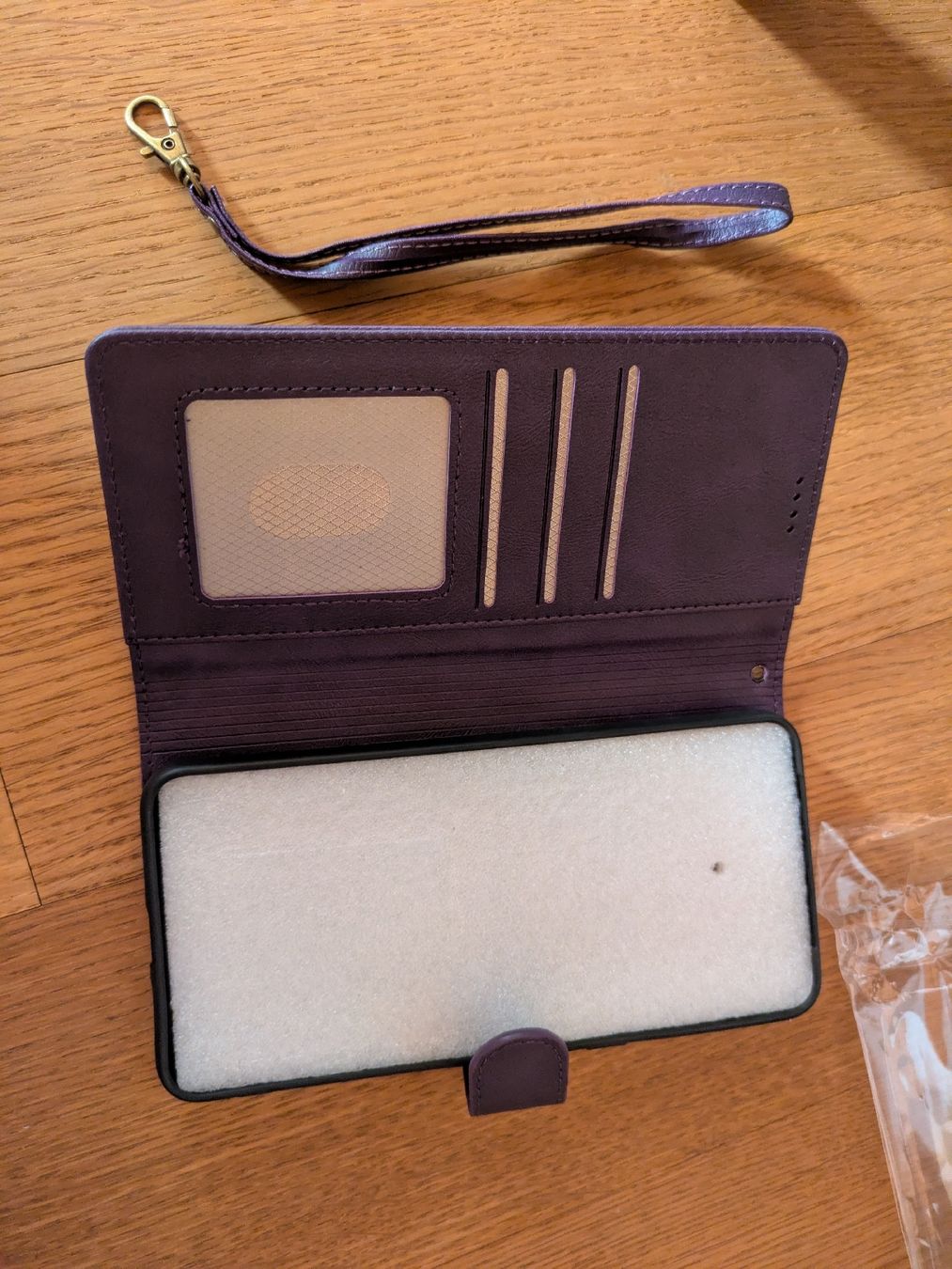 Taschen für Damen: Handyhülle Pixel 8 Pro – Neu und originalverpackt aus Frieswil von hosme1988 1