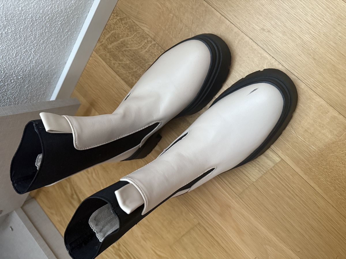 Primark Scarpe da donna: Schwarz-creme Stiefel – Nuovo e nell'imballaggio originale da Döttingen venduto da SenKirman 1