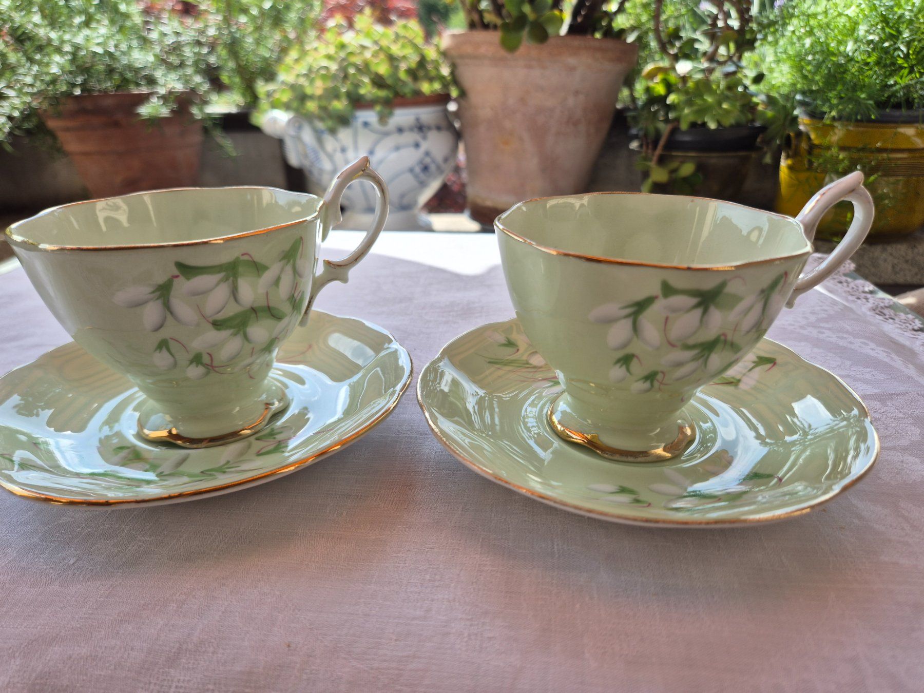 Royal Albert Tazze: 2 Kaffeetassen mit Unterteller hellgrün Schneeglöckchen – Usato da Bern venduto da aronari