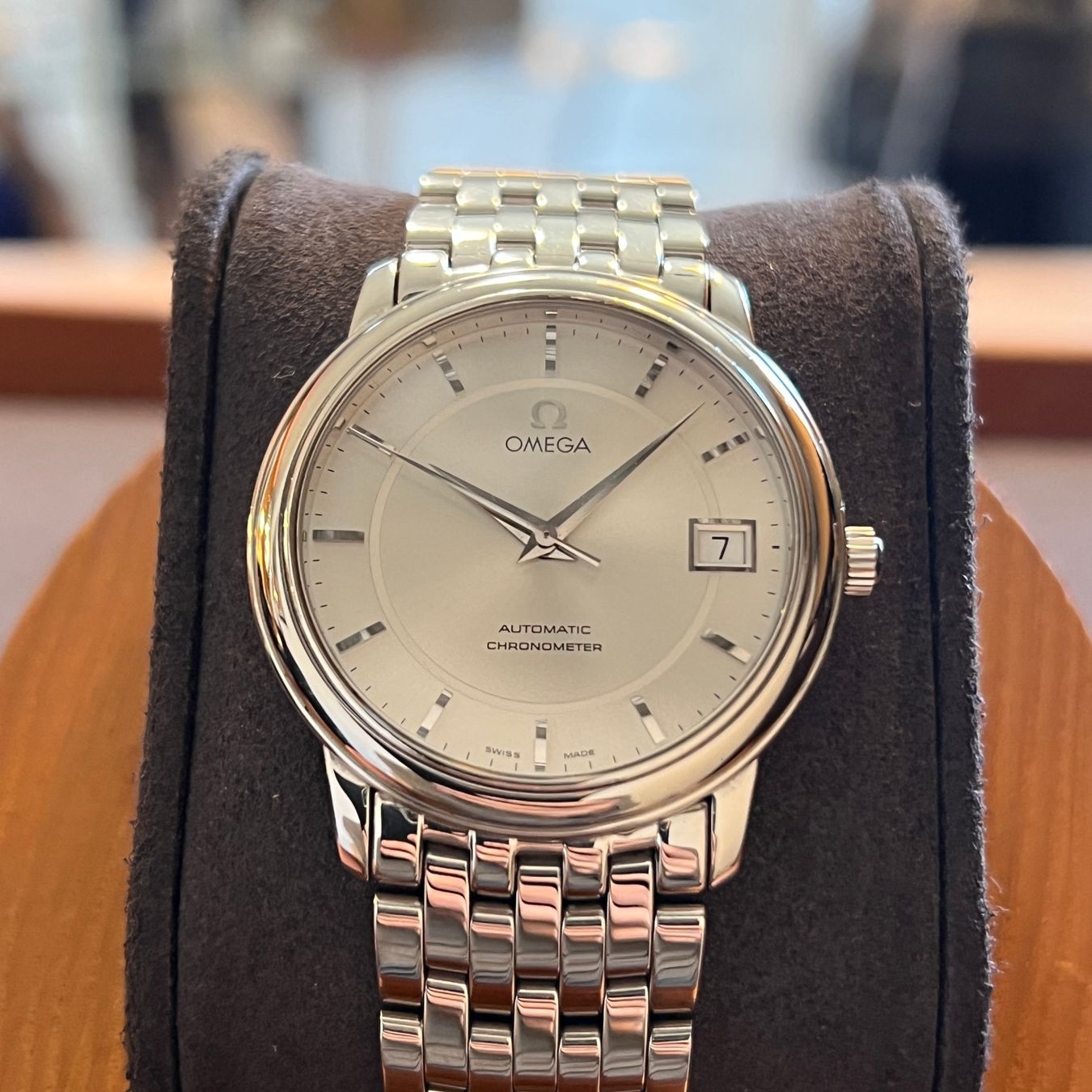 Omega Orologi: Omega De Ville Automatic Chronometer Silver Dial 4500.31 – Usato da Carouge GE venduto da Watchaser