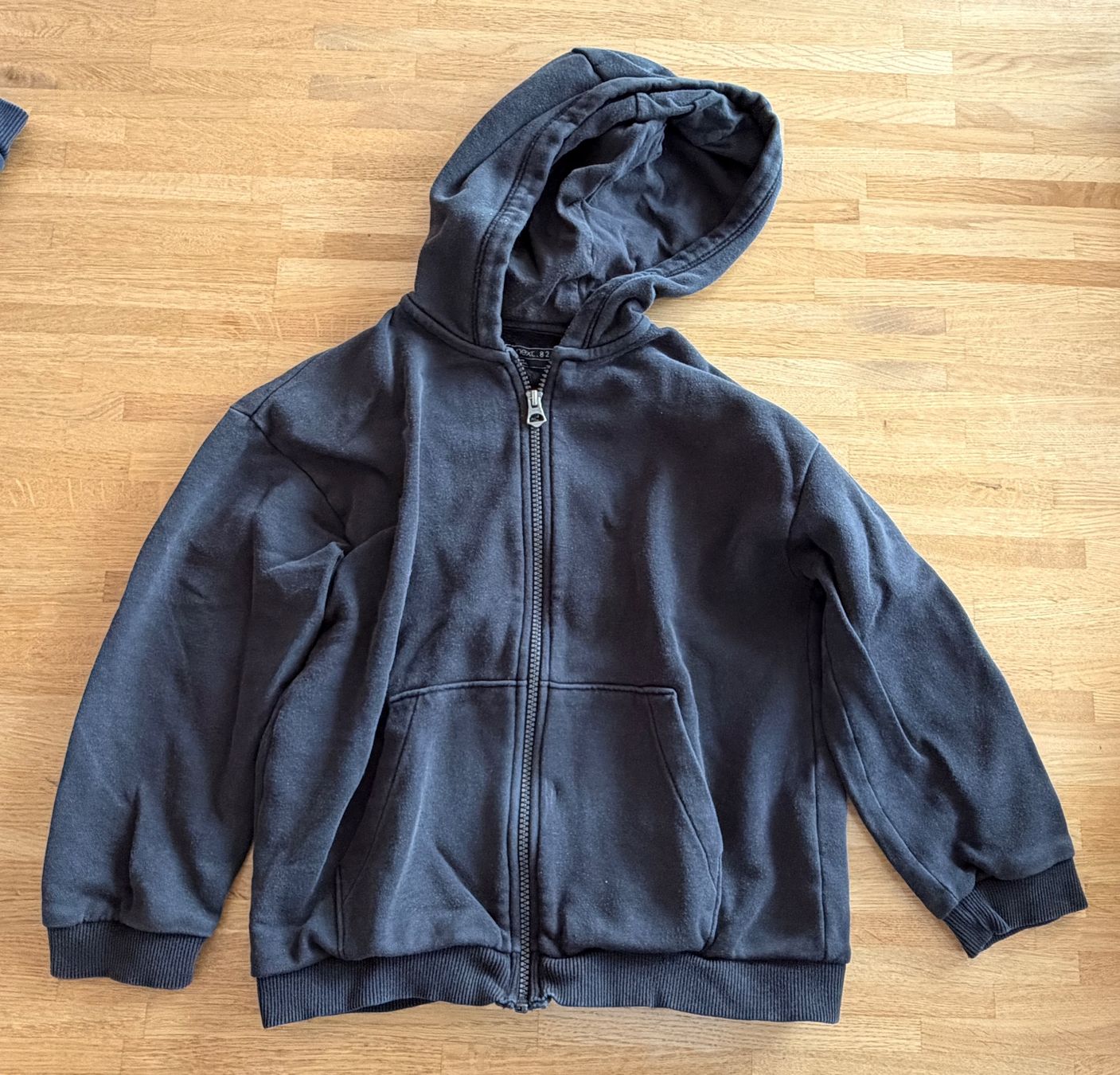 Next Pullover & Sweatshirts: Pullover - Sweatshirt Pullover Jacke NEXT schwarz Gr. 128 – Gebraucht aus Winterthur von Secondhand-Family