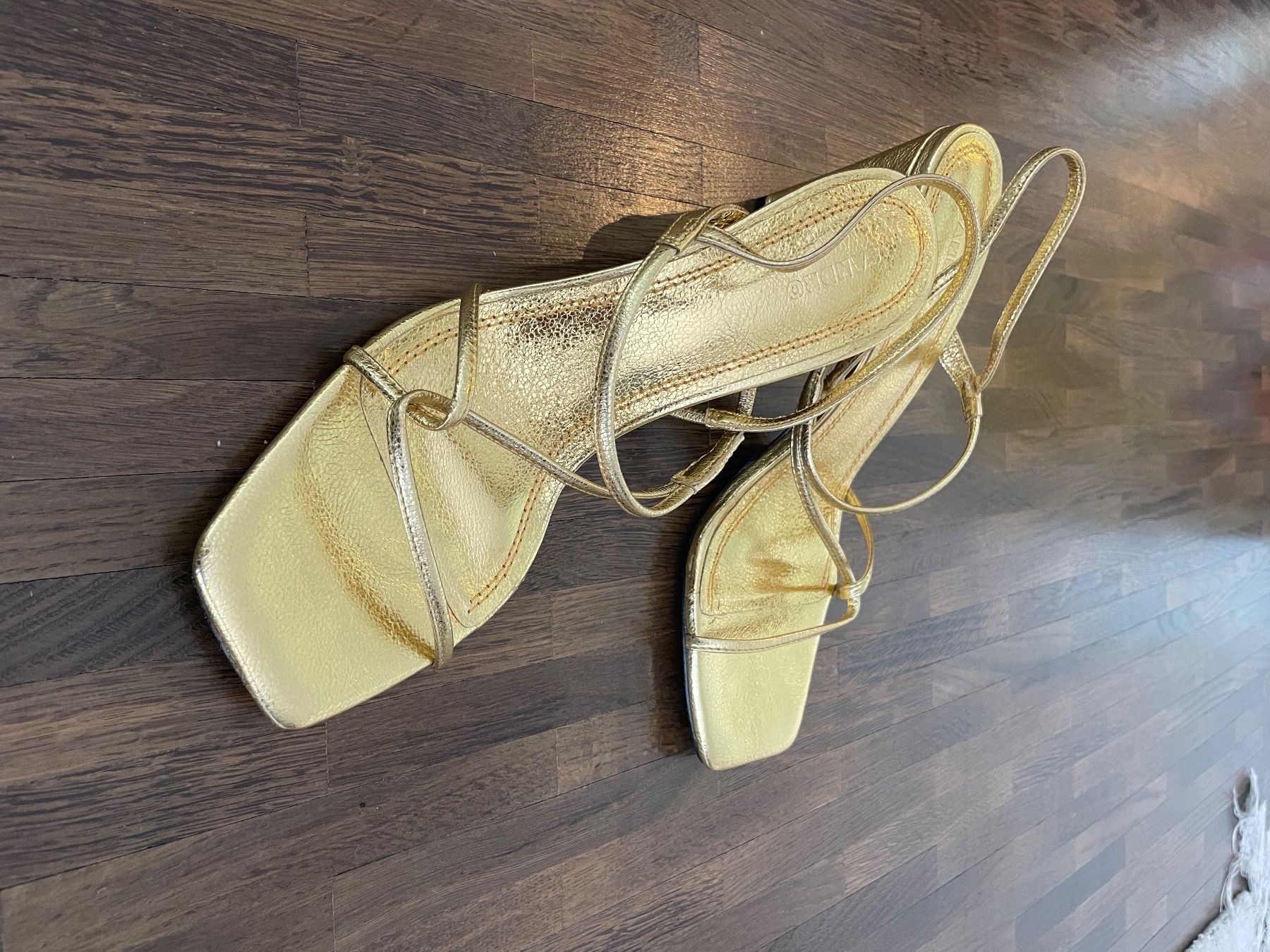 Sandro Scarpe da donna: Sandro Sandalen mit Absatz Gold Heels Leder Riemchen – Usato da Zürich venduto da mue_f87p