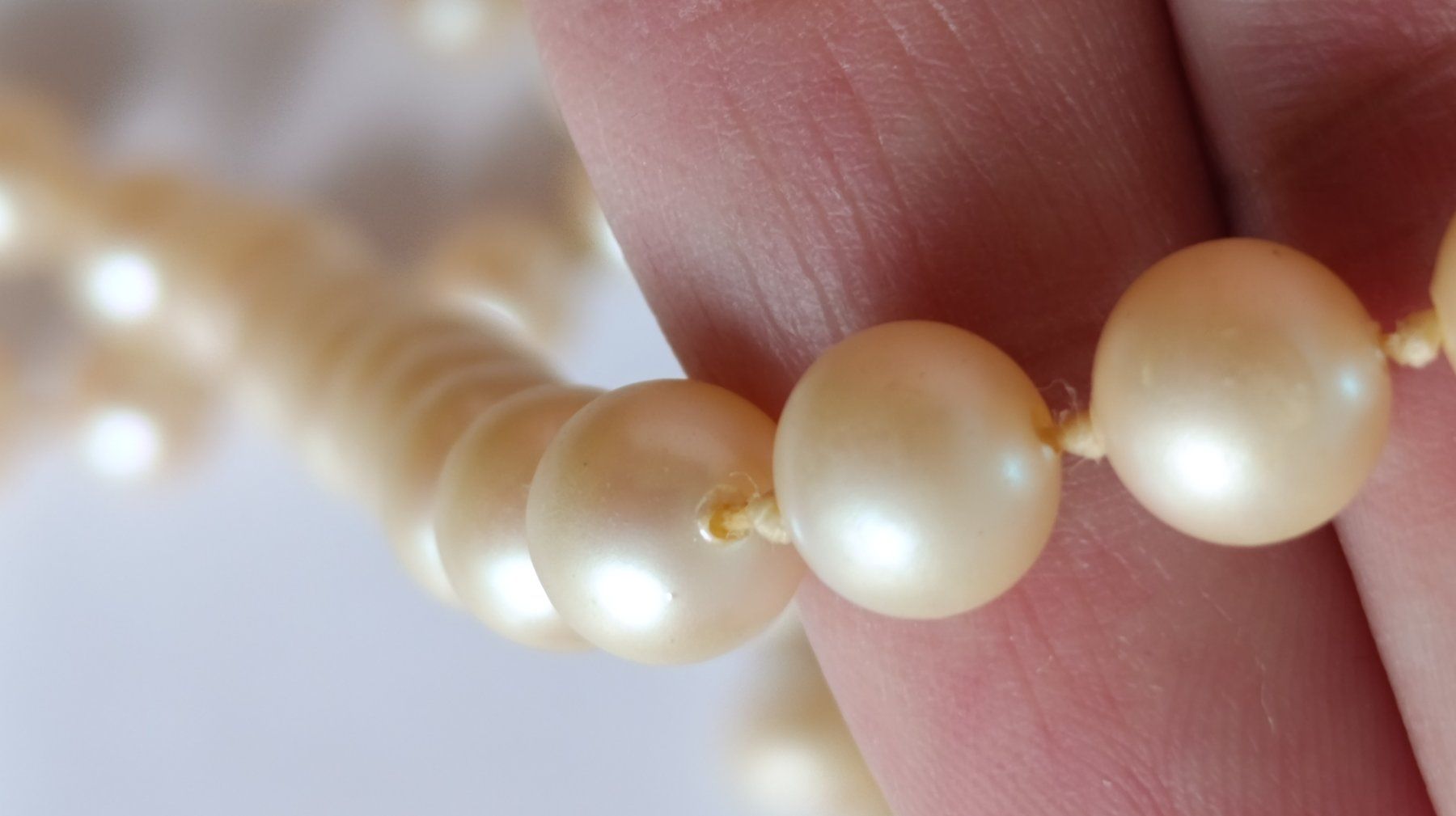 Catenine: Collier long vintage  perles & fermoir ARGENT – Usato da Genève venduto da EcrinVintage 7