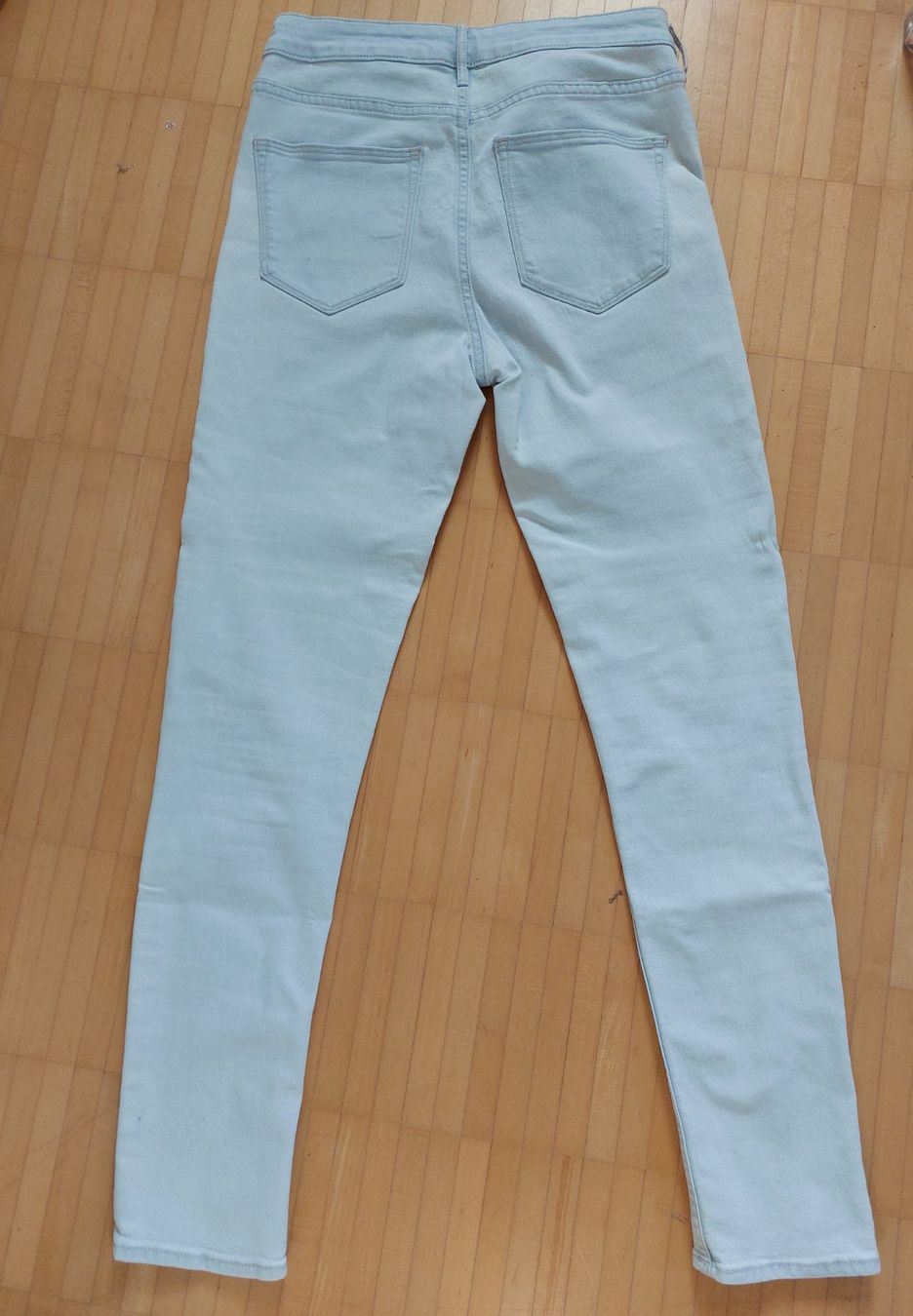 H&M Pantaloni: H&M Skinny Jeans hellblau – Usato da Neftenbach venduto da lor_7thq 1