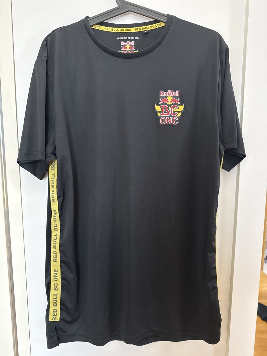 Red Bull T-shirt: Resbull Sportshirt Gr.L – Usato da Winkel venduto da _OachKatzerl_