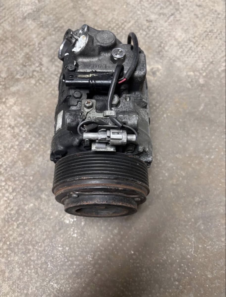 BMW Tutti pezzi di ricambio auto: Pompe de la climatisation pour BMW X6 E71 40d – Usato da Le Locle venduto da osc_hh52 2