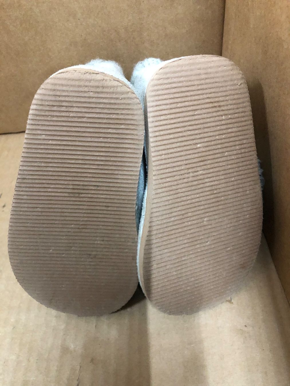 Scarpe per ragazzi: Kuschelige Winterstiefel Gr. 22/23 mit Bommeln – Usato da Eschlikon TG venduto da RamonaSt 5