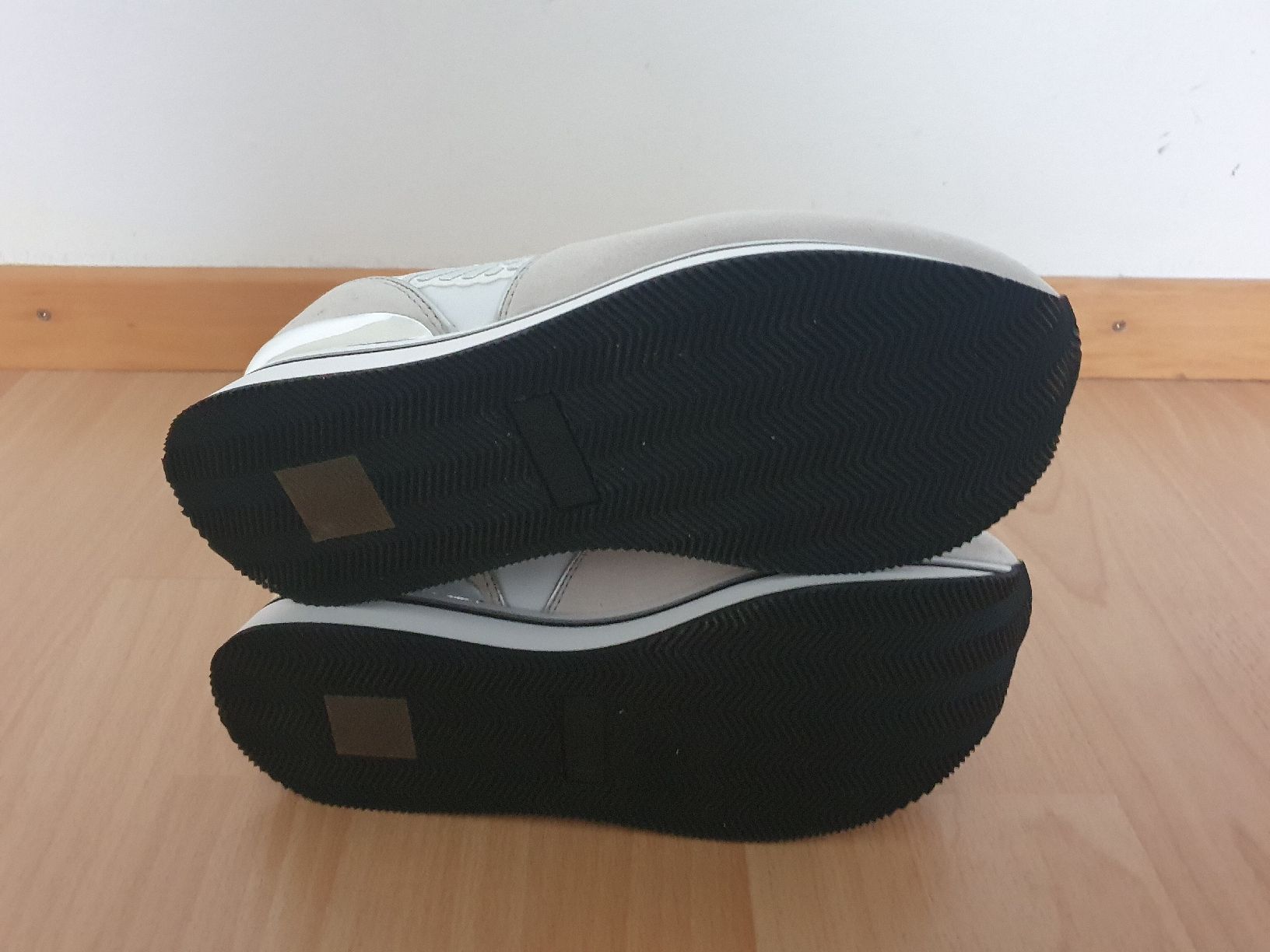 Armani Damenschuhe: neue Emporio Armani Sneaker – Neu und originalverpackt aus St. Gallen von 1811123 7