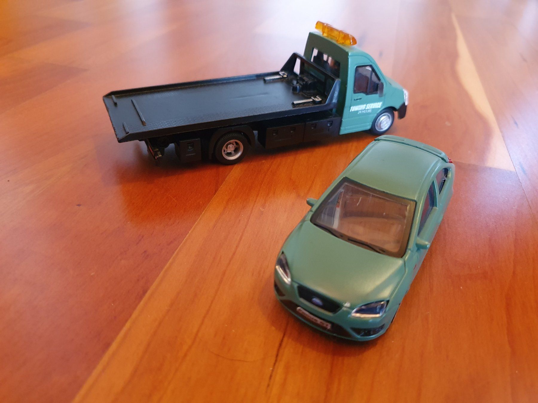 Bburago Modellini d'auto: Bburago Abschleppwagenn mit Ford Focus Massstab 1:43 – Usato da Triesen venduto da platzproblem1 5