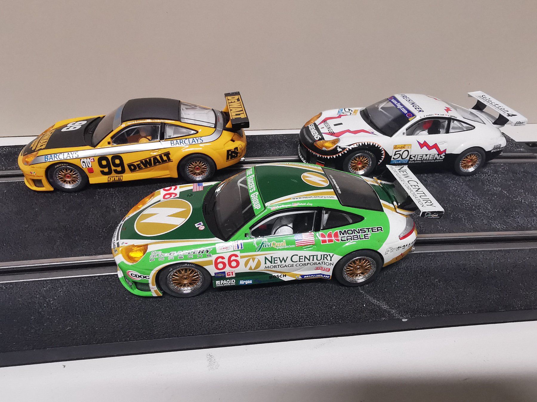 Hornby Rennbahnen: Set Scalextric Porsche mit Frontlicht – Gebraucht aus Winterthur von Lonpos1 5