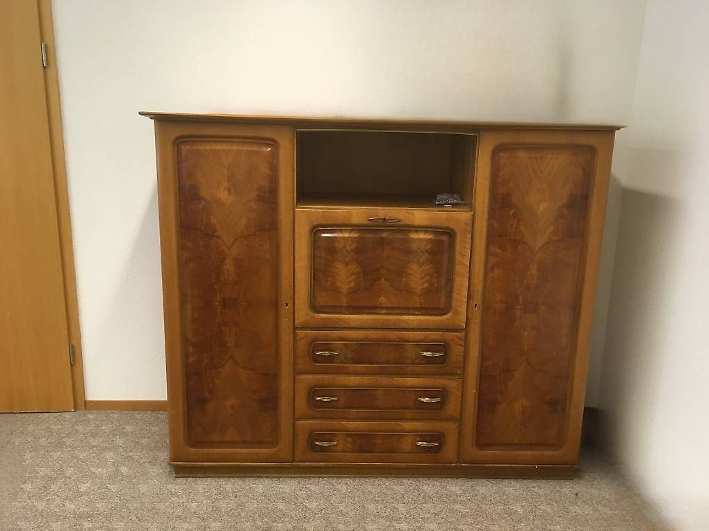 Armoires: Armoire noyer – D'occasion à Avry-sur-Matran par DBxx