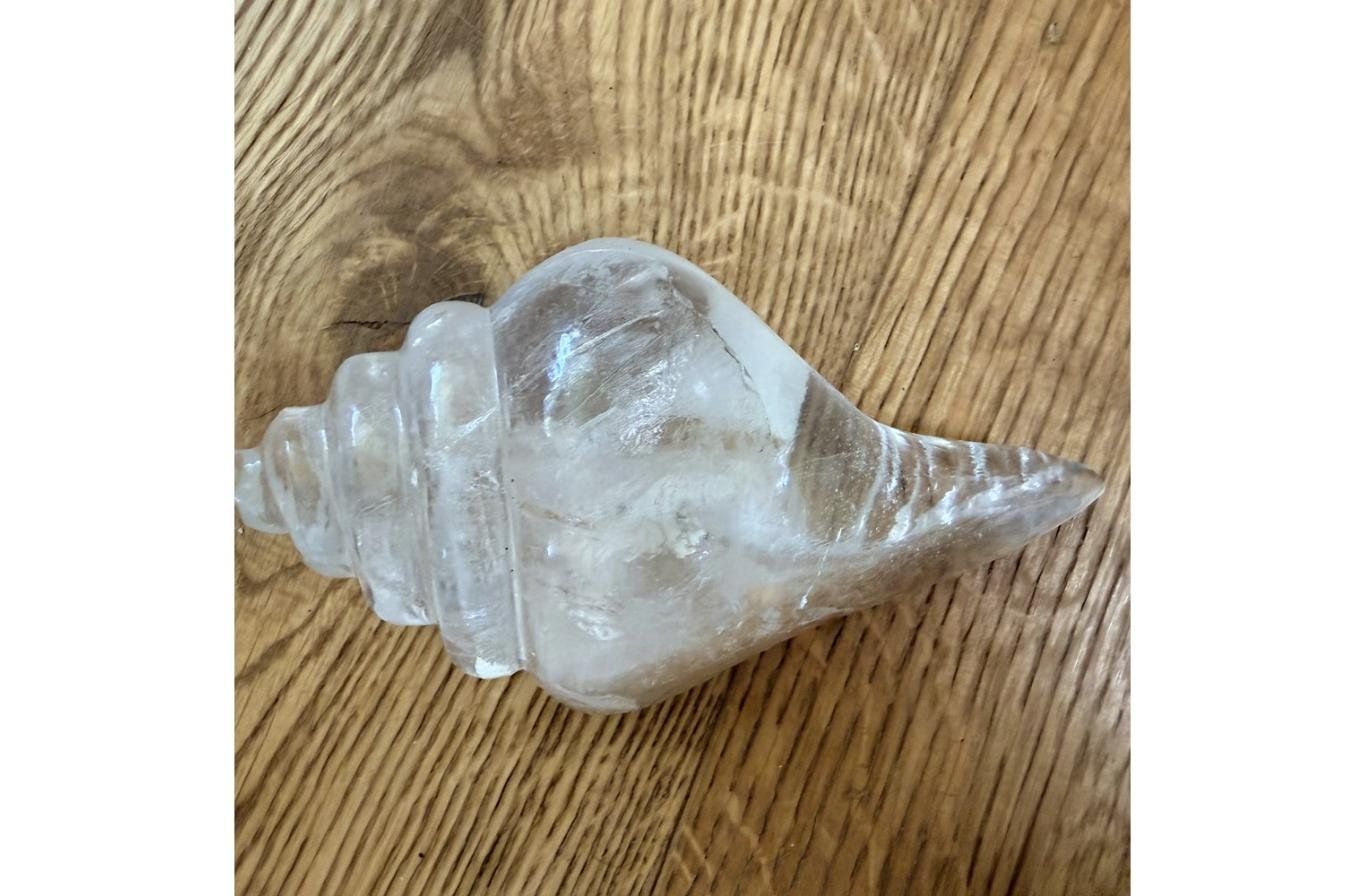 Mineralien & Heilsteine: Conque en cristal de roche taillée main / Bergkristall – Neu (gemäss Beschreibung) aus Sion von Shop_Nadiejda