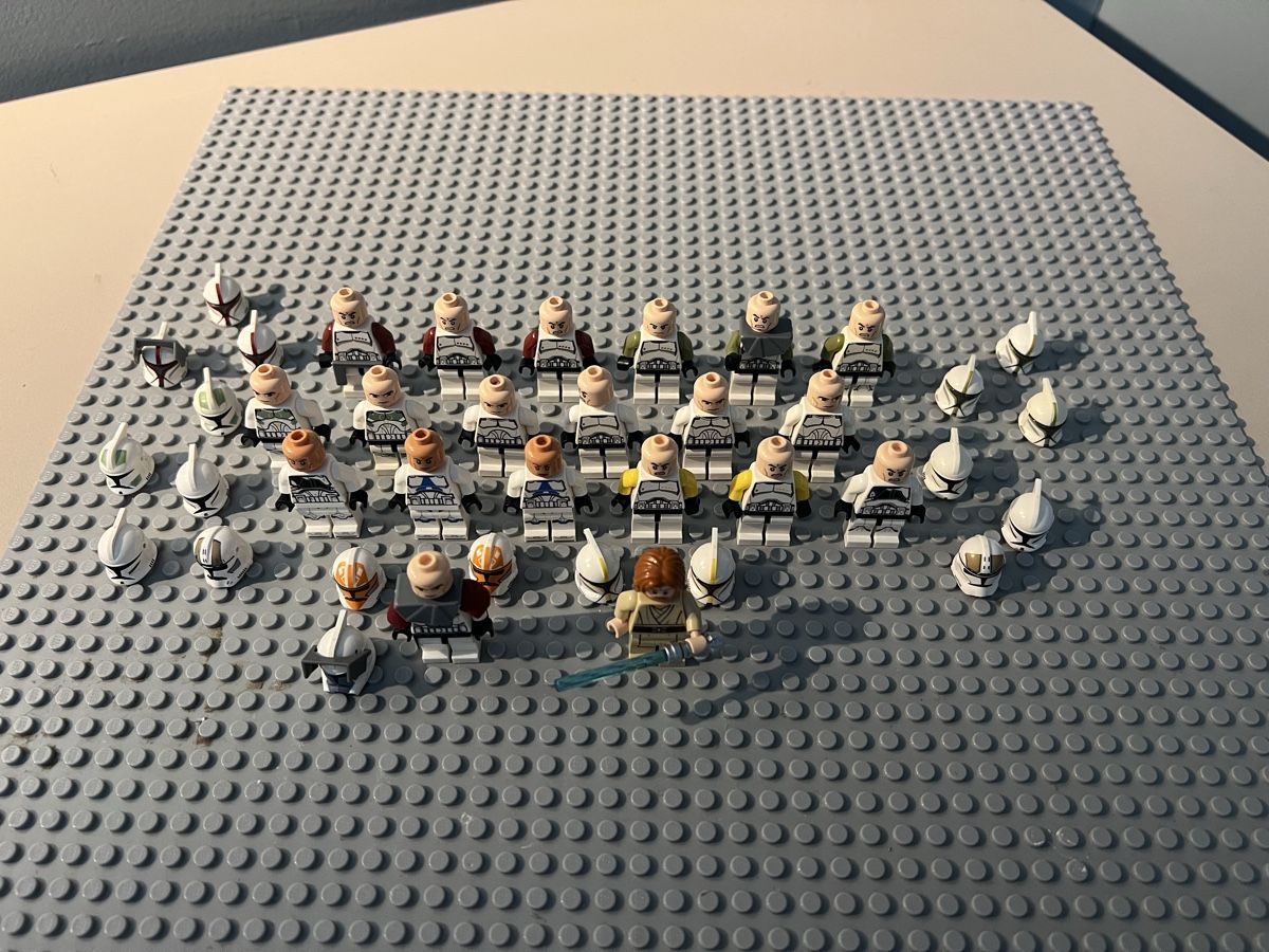 Star Wars Statuette: LEGO Star Wars Clone Trooper Sammlung + Commander & Jedi – Usato da Zürich venduto da Quentin999 1