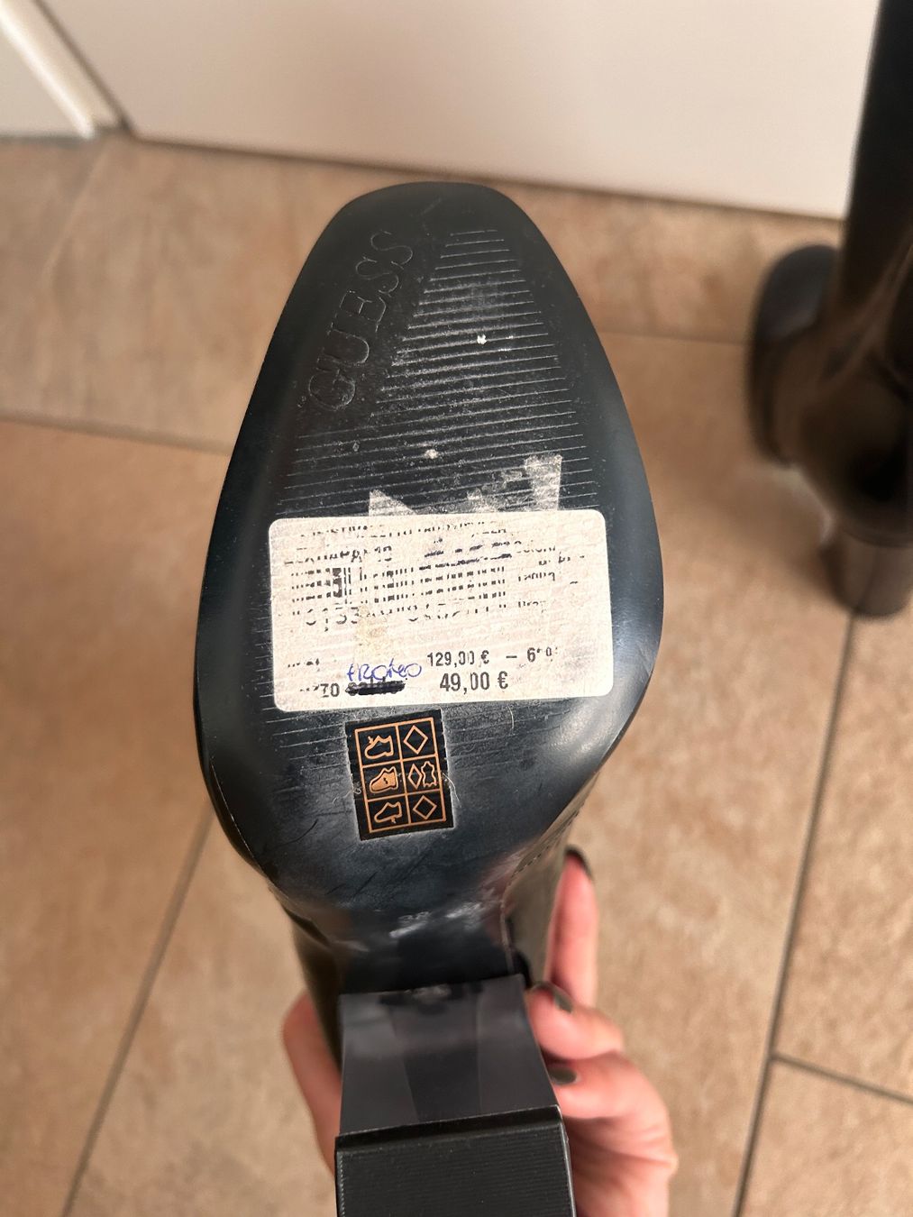 Damenschuhe: GUESS Lack-Stiefeletten Schwarz – Gebraucht aus Bönigen von zis_bnd7 4