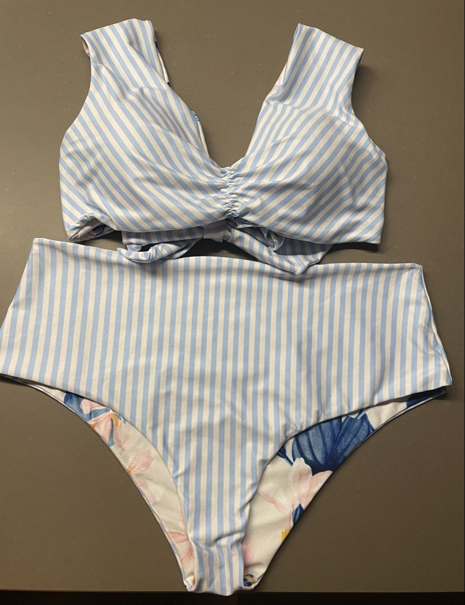 Badekleider & Bikinis: Unique SAHA Bikini Set: Floral & Striped, Reversible, Size M – Neu (gemäss Beschreibung) aus Oberwil BL von Stellochkas 4