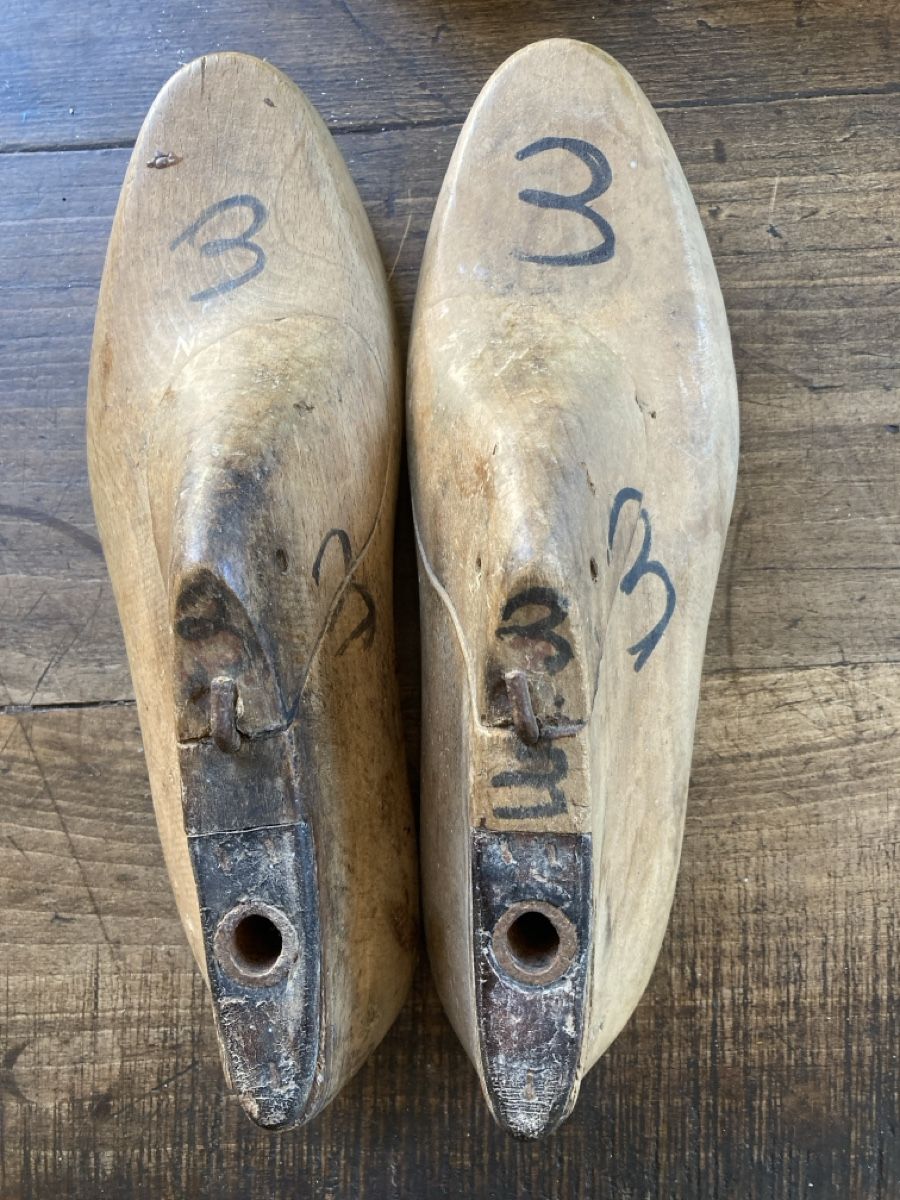 Articoli in legno: Holzschuhschaft Paar – Usato da Zürich venduto da Mueschelmau