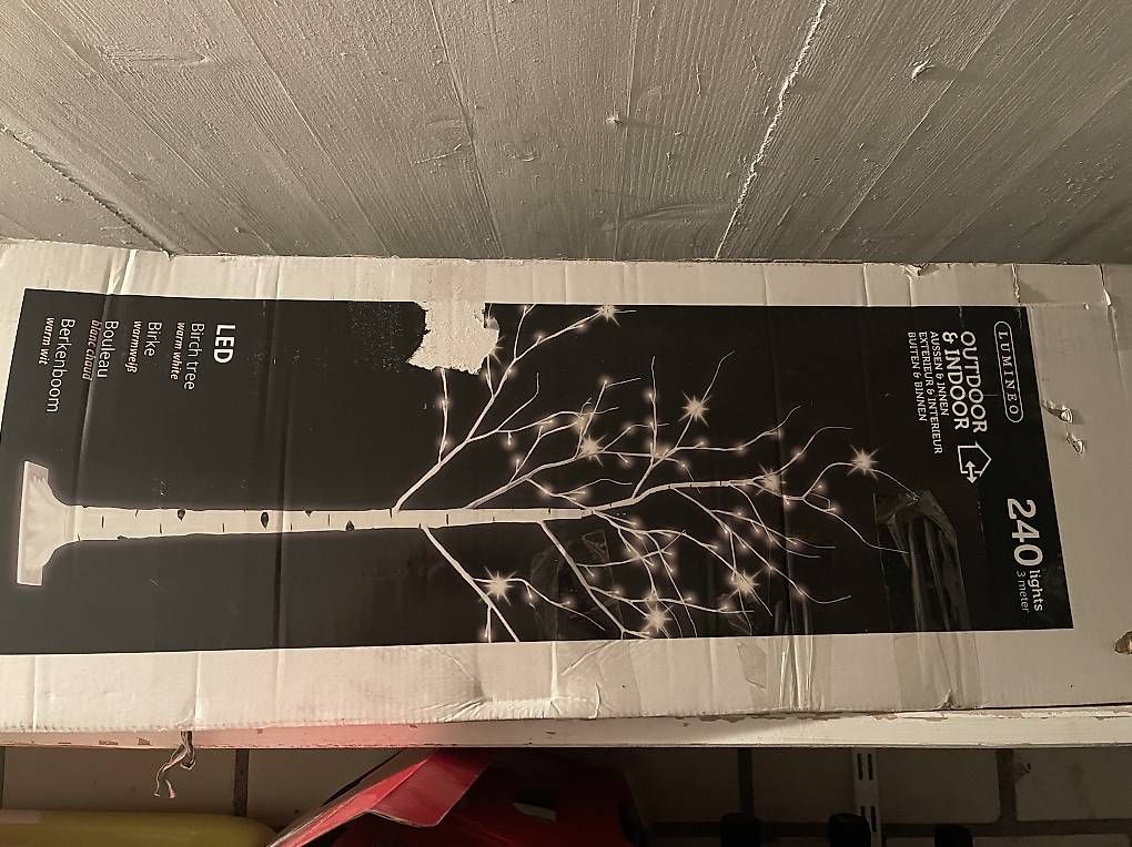 Tutte le decorazioni: Vendo albero decorativo – Usato da Cadenazzo venduto da ero_n8hr 1