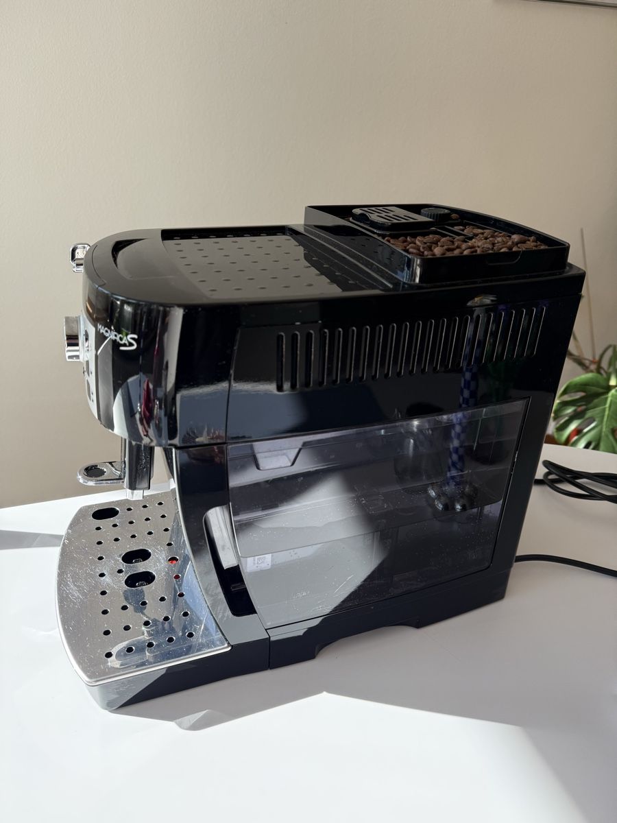 De'Longhi Kaffeemaschinen & Espressomaschinen: DeLonghi Magnifica S Bean to Cup Coffee Machine, Black – Gebraucht aus Zürich von pie_vn8q 2
