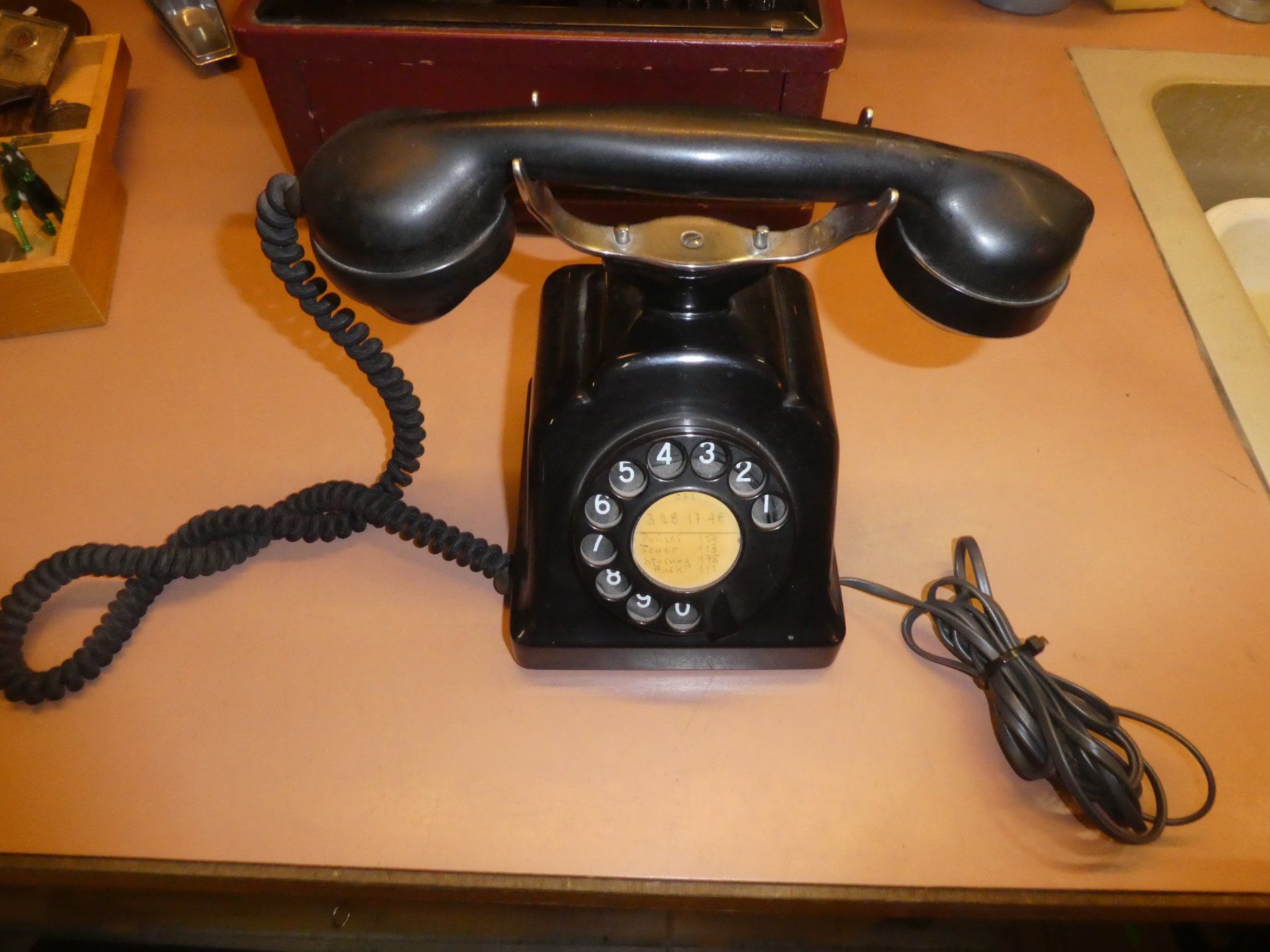 Telefone: Altes Telefon Bakelit Drehscheibe mit Nummern – Gebraucht aus Chur von Diversico2010