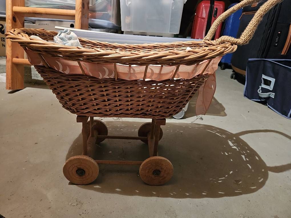 Puppenwagen aus Weide mit Rdern, Vintage Stil! (Gebraucht) in Muolen fr  CHF 5  nur Abholung auf Ricardo kaufen