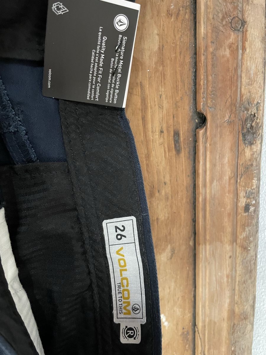 Volcom Pantaloni: Volcom Hose Herren Grösse 26 – Nuovo e nell'imballaggio originale da Davos Frauenkirch venduto da p.lugnan 2