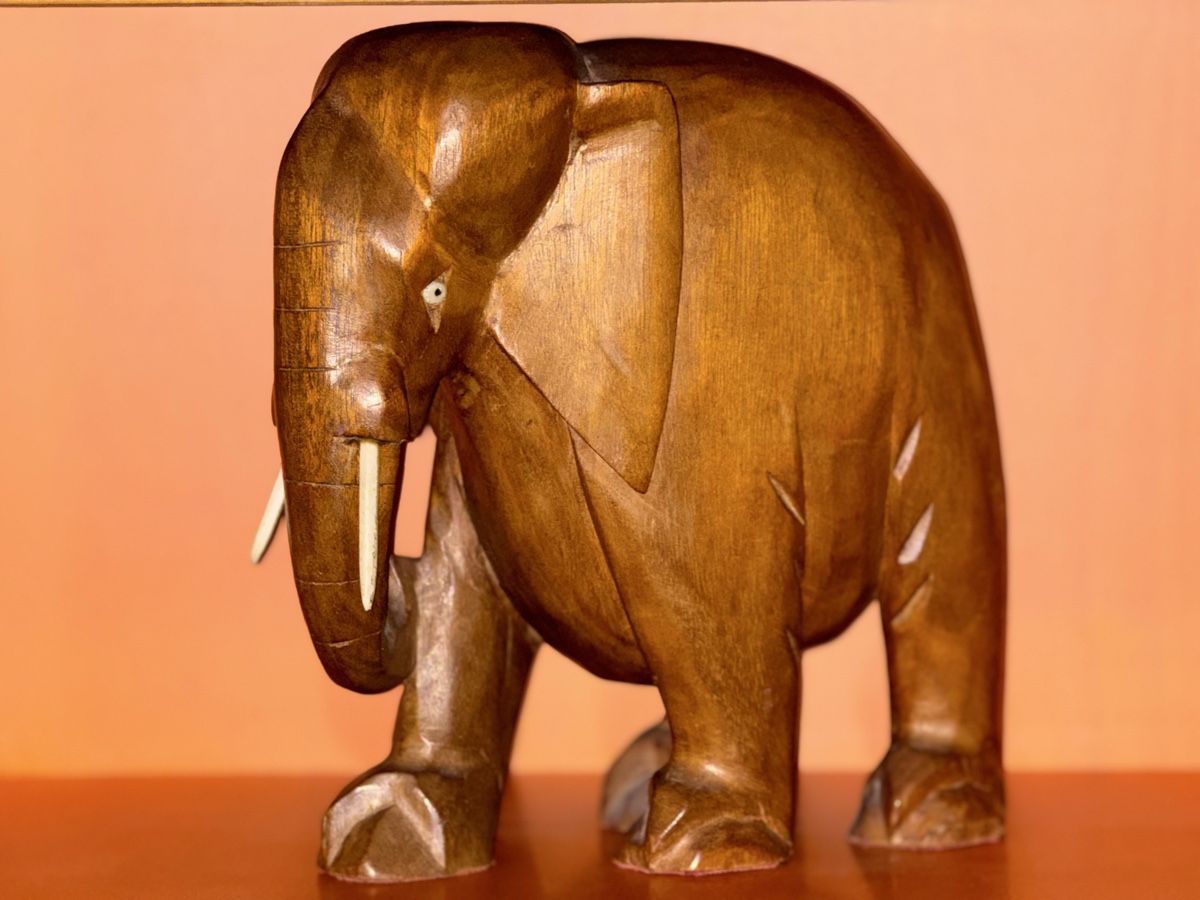 Sculture & Statue: Handgeschnitzter Holz-Elefant - Einzigartiges Sammlerstück – Usato da horgenberg venduto da Fredi63 1