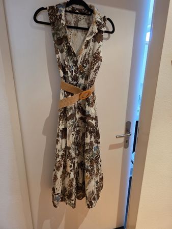 Sommerkleid Blumenmuster Grösse M guter Zustand!