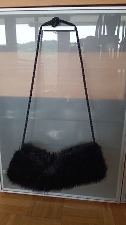Eleganter Kunstfell-Muff, schwarz, für den Winter