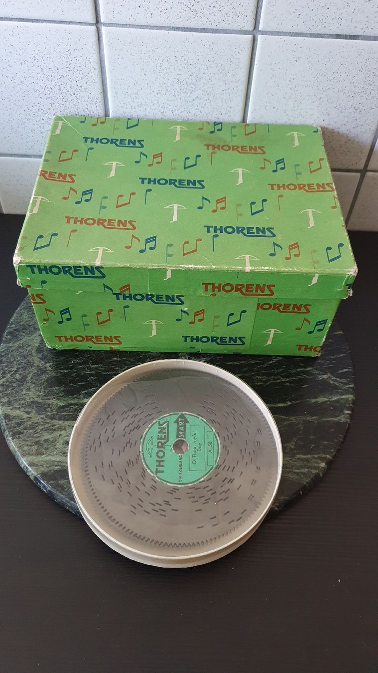 Thorens Carillon: Thorens Musikdose Spieldose mit 10 Platten – Usato da Dietikon venduto da Allegra34 5