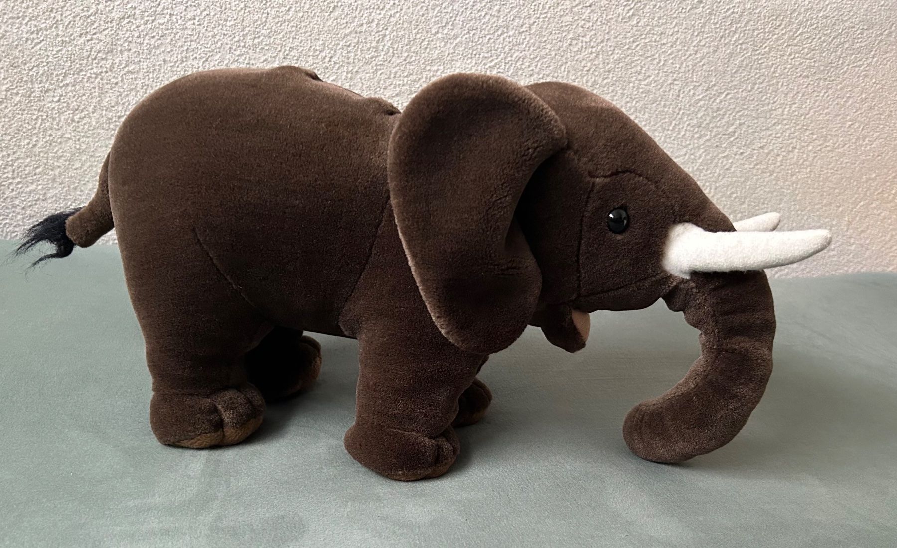 Spielzeuge: Plüschtier Elefant Grösse 45 x 25 cm – Gebraucht aus Ittigen von labrador35