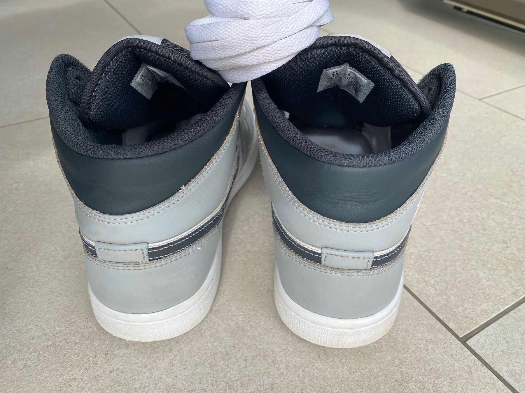 Nike Scarpe da uomo: Nike Air Jordan 1 – Nuovo (secondo la descrizione) da Dübendorf venduto da ana_n6b2 3