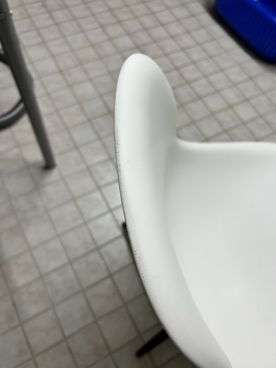 Vitra Stühle: 3x Originale Vitra Eames Plastic Chair – Gebraucht aus Lyss von zbi_6xbx 7