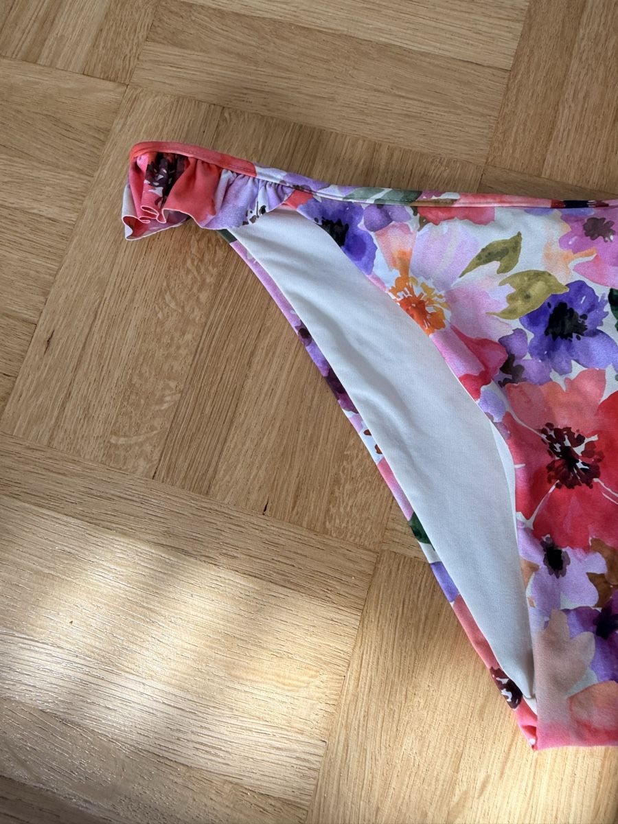 Guess Badekleider & Bikinis: Badehose Guess geblümt S – Gebraucht aus  von  3