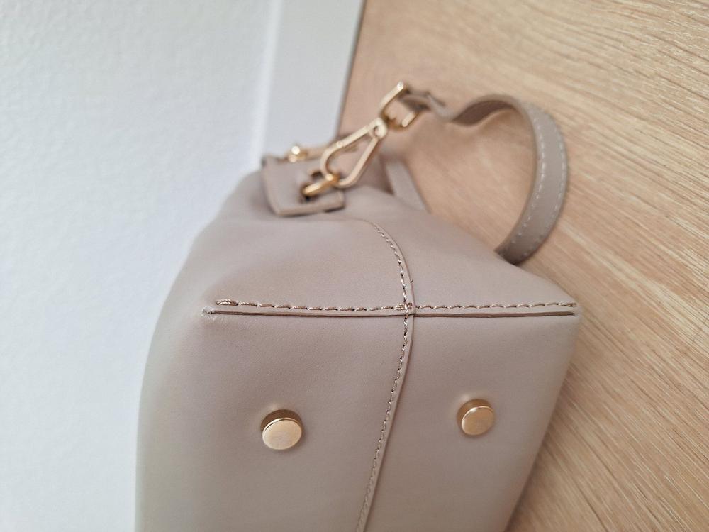 Agl tolle Tasche vom ital. Luxuslabel AGL Kaufen auf Ricardo