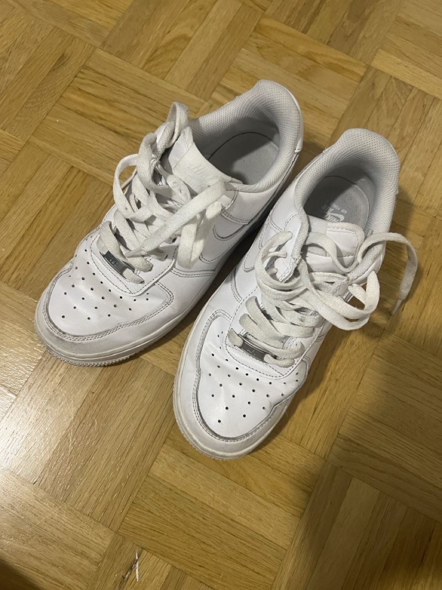 Nike Scarpe da uomo: Klassische Nike Air Force 1 - Grösse 37.5 – Usato da Rubigen venduto da mil_98vx