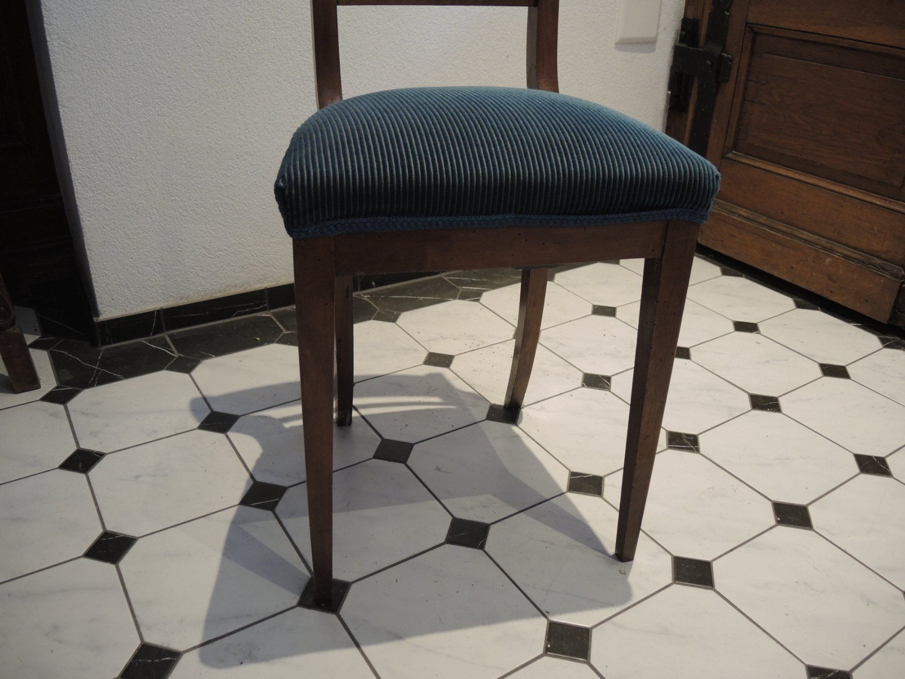 Chaises: Alte, kleine Stühle, gepolstert – D'occasion à Oberhofen am Thunersee par buebeneggwaren 2
