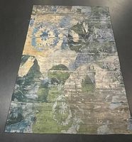 Teppich grün mit Pflanzenmuster