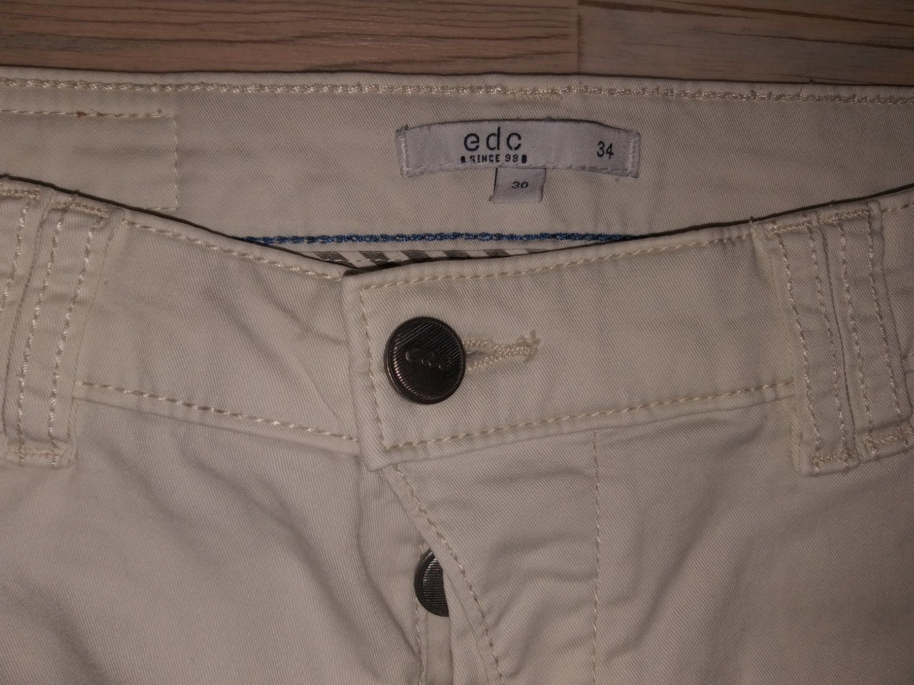 Esprit Pantaloni: Pantalon / Hose ESPRIT     Taille / Grosse 34 – Usato da Cossonay-ville venduto da Super-Price-Quality 2