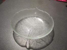 Glasschälchen mit Blattmuster