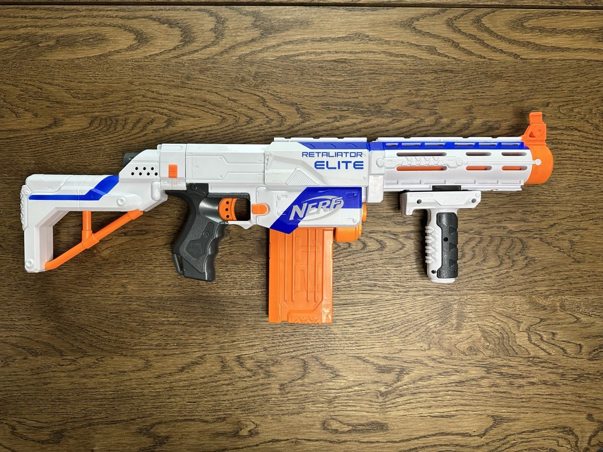 Nerf Giocattoli: Nerf Retaliator Elite Blaster: Great Fun! – Nuovo (secondo la descrizione) da Zürich venduto da mik_ykn6