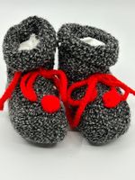 Handgstrickte Ponpon Bebe Finkli   ca bis 6 MT