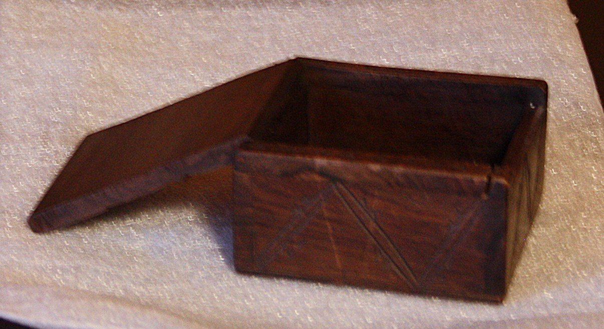 Articles en bois: Holzkistchen Schnitzerei Echse L9.5cm, B9.5cm, 5.0cm – D'occasion à Flüelen par Diversicum-Shop 2