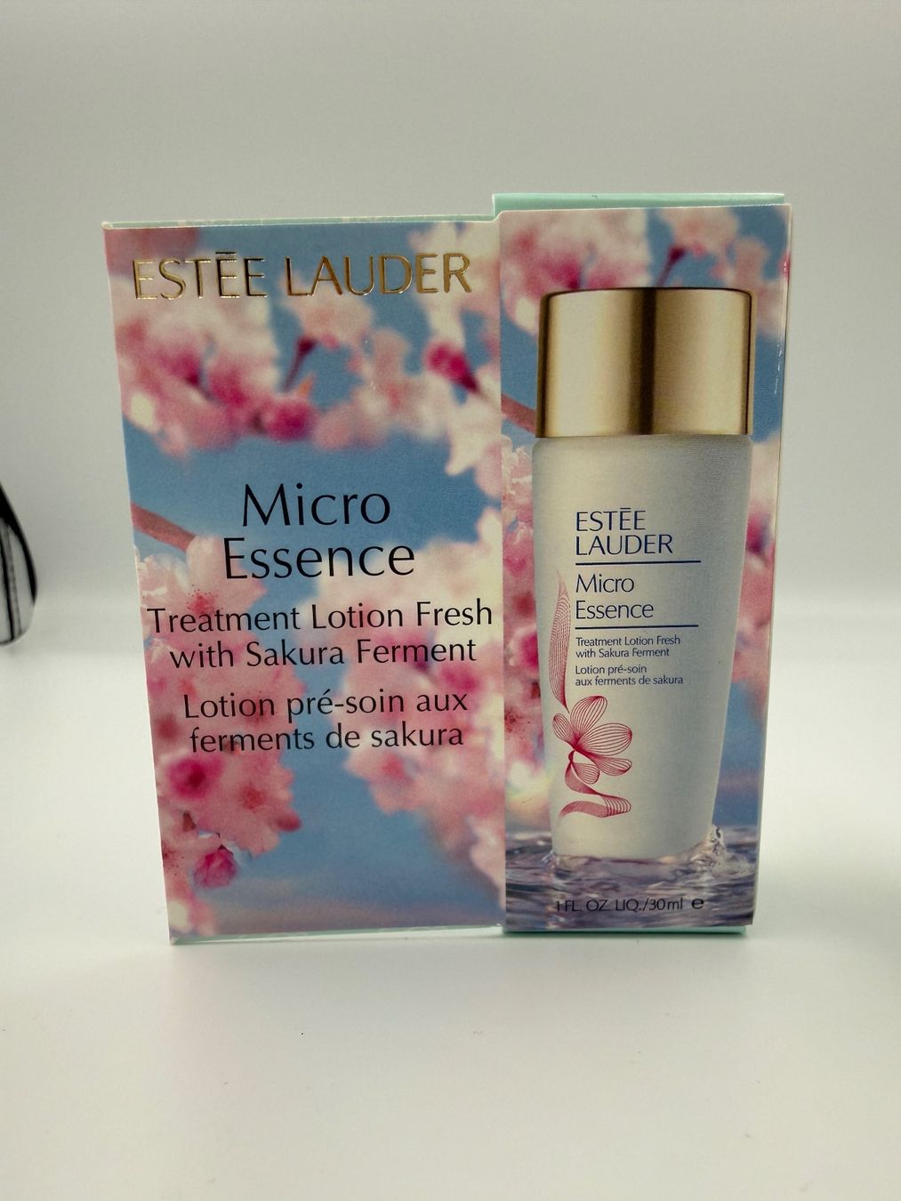 Estée Lauder Cura del viso: Estée Lauder Micro Essence 30ml – Nuovo e nell'imballaggio originale da Wiedlisbach venduto da Sistershop 2