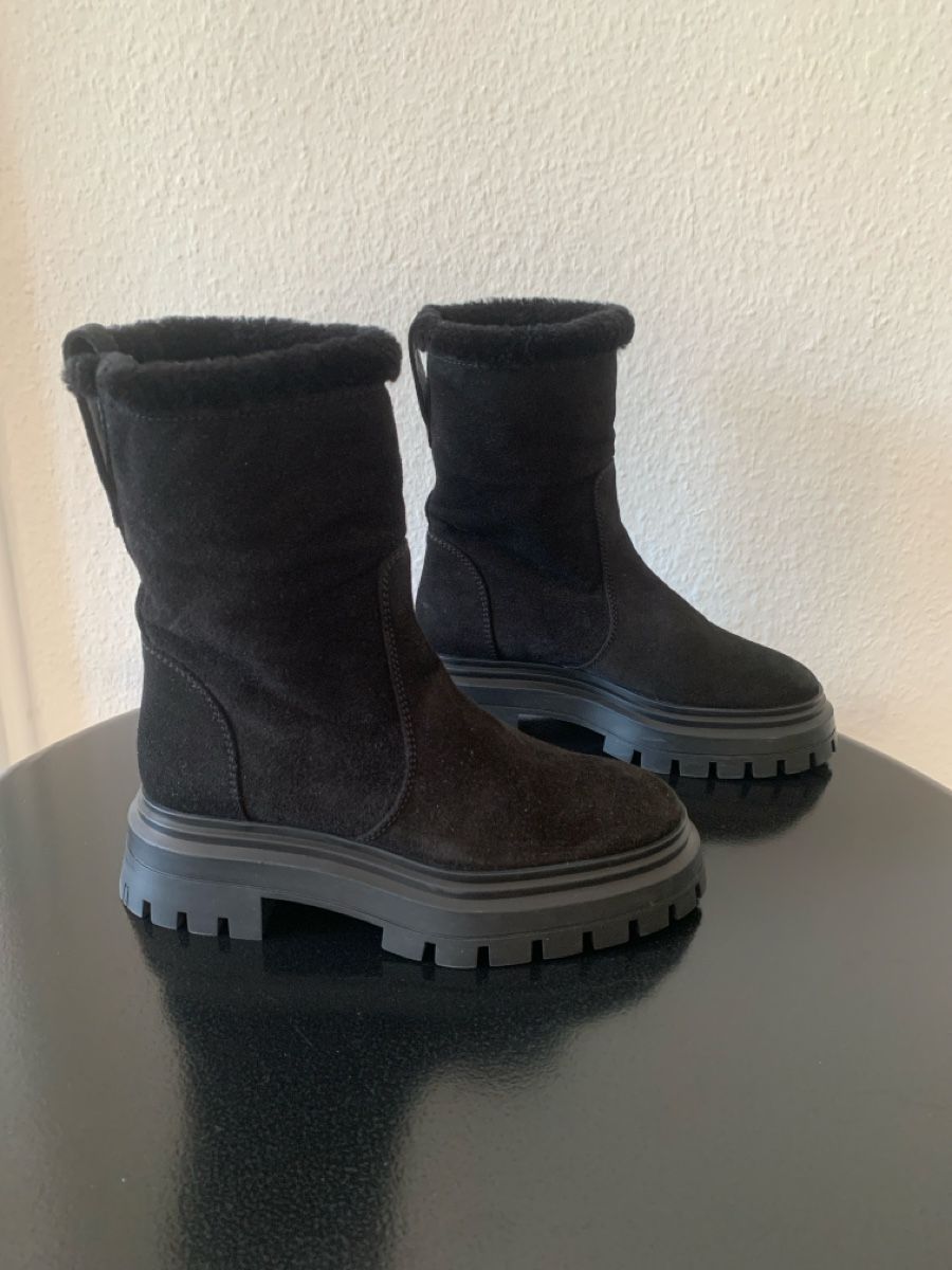 Stuart Weitzman Scarpe da donna: Stuart Weitzman: Exklusive Lammfell-Stiefel, 37, NP $700 – Nuovo (secondo la descrizione) da Luzern venduto da designluzern 2