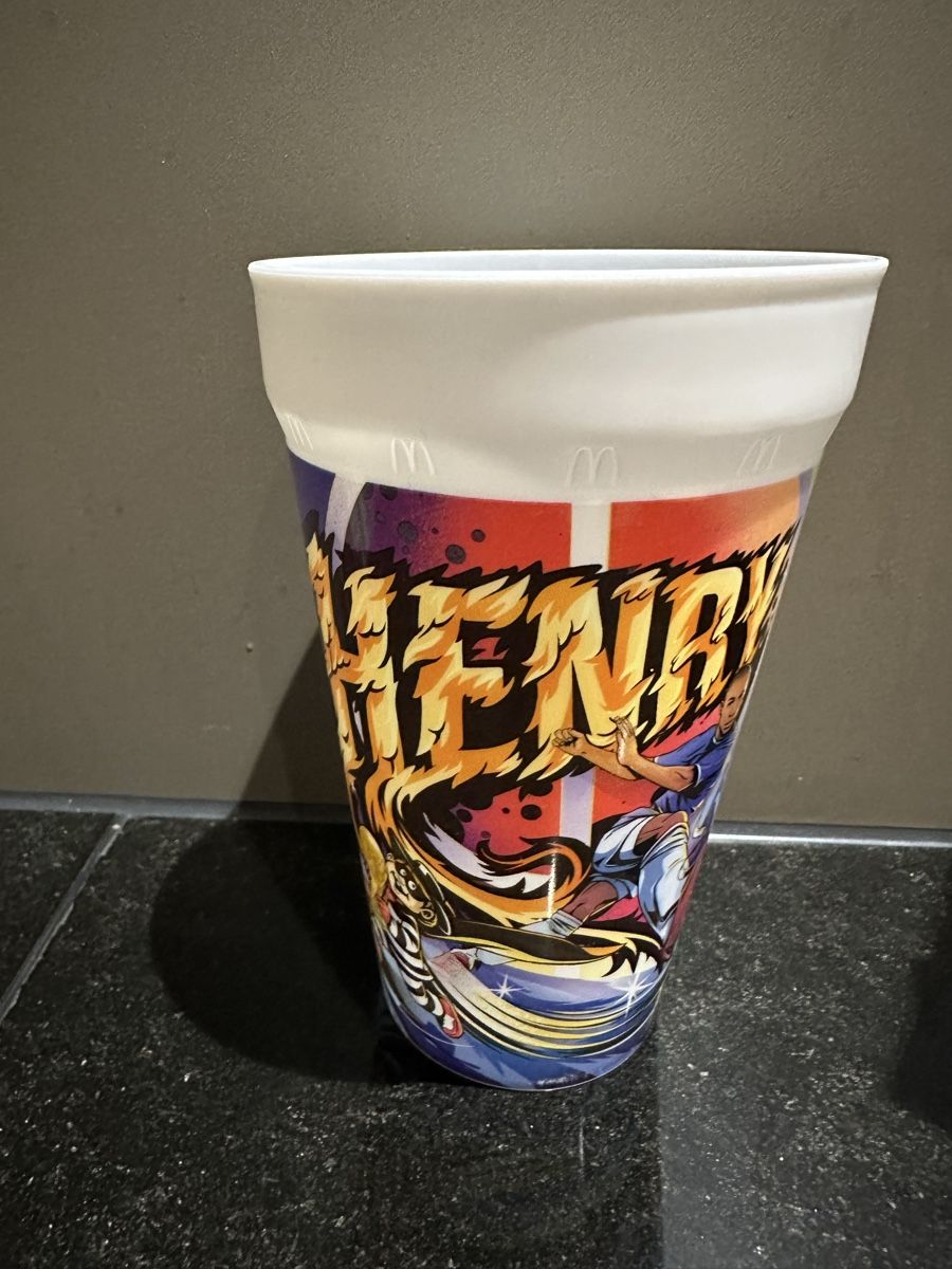 Recipients et similaires: McDonalds Becher Henry neu – Neuf (Voir description) à Goldau par meu_7vy8 1