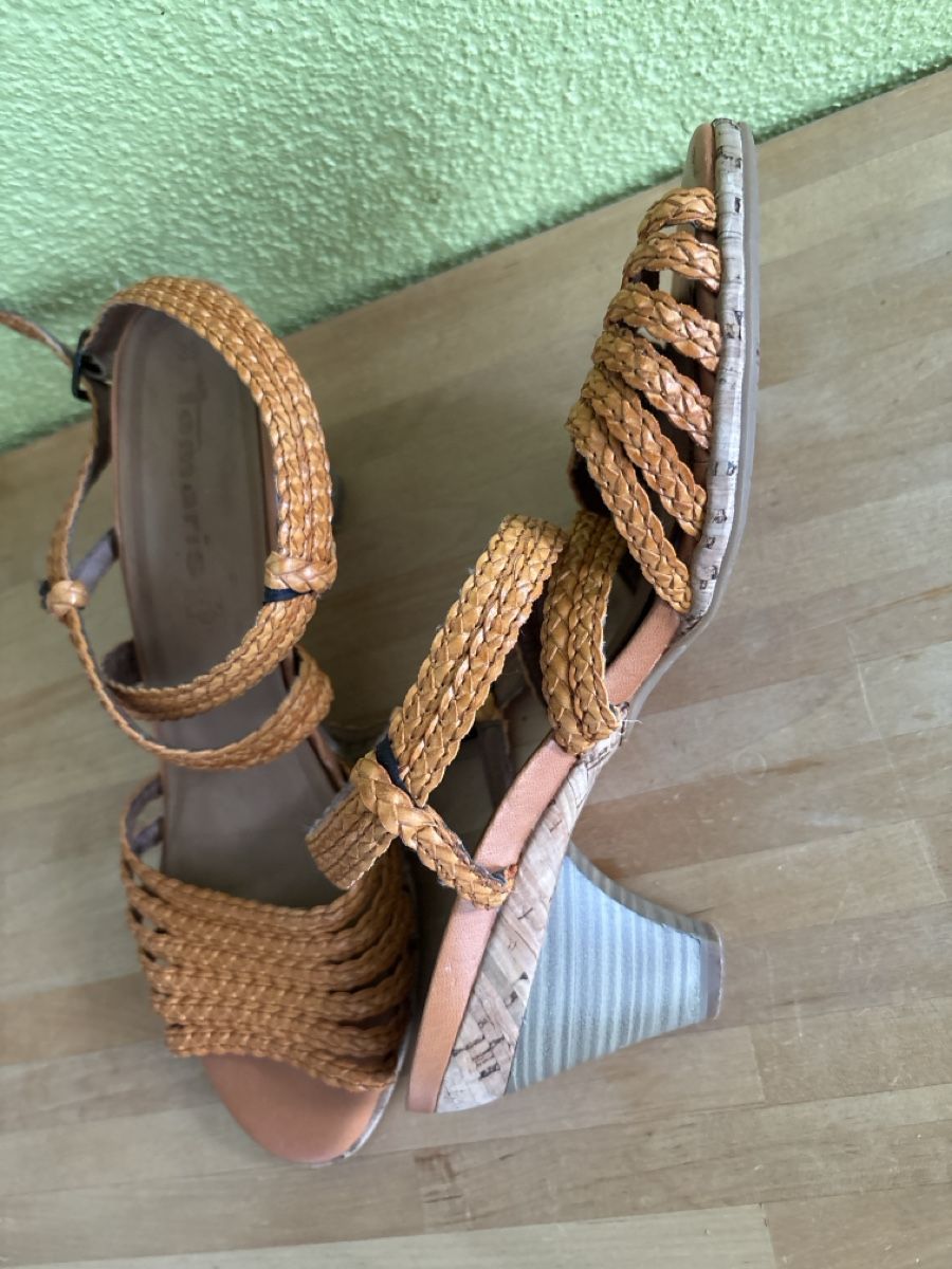 Tamaris Scarpe da donna: Sandales Tamaris en cuir taille 39 – Usato da Düdingen venduto da Yellow 1